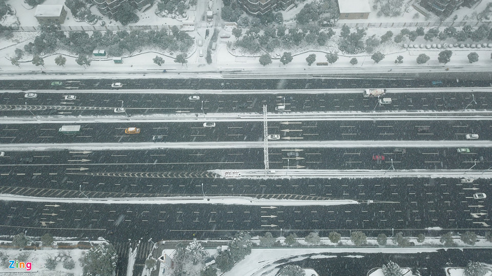 Hàng nghìn ôtô ở Thường Châu bị tuyết phủ nhiều ngày